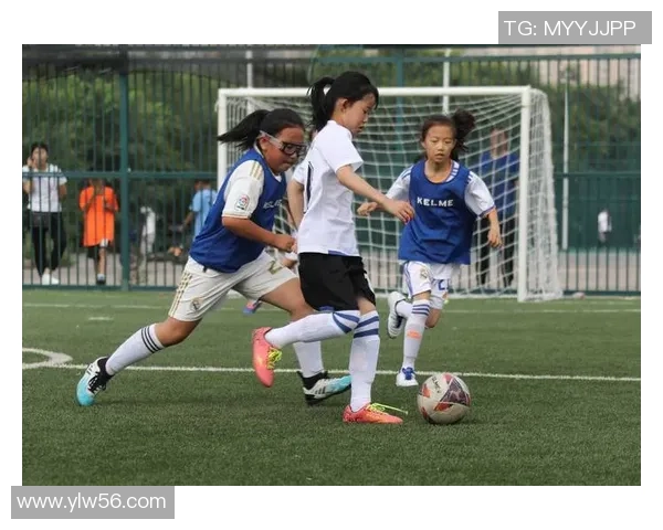 最美女球星闪耀绿茵场展现足球艺术与巅峰竞技风采